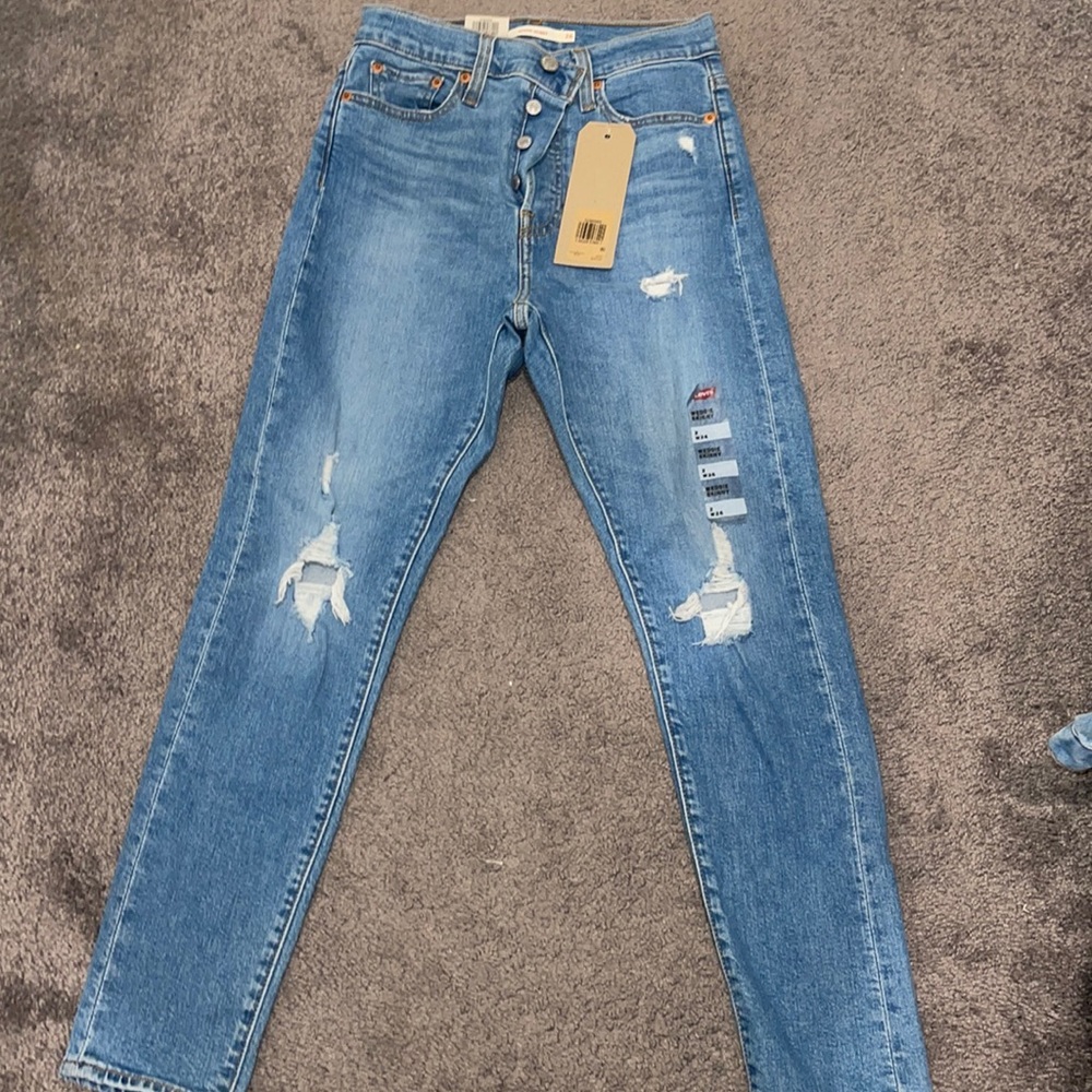 Levi’s wedgie skinny jeans!